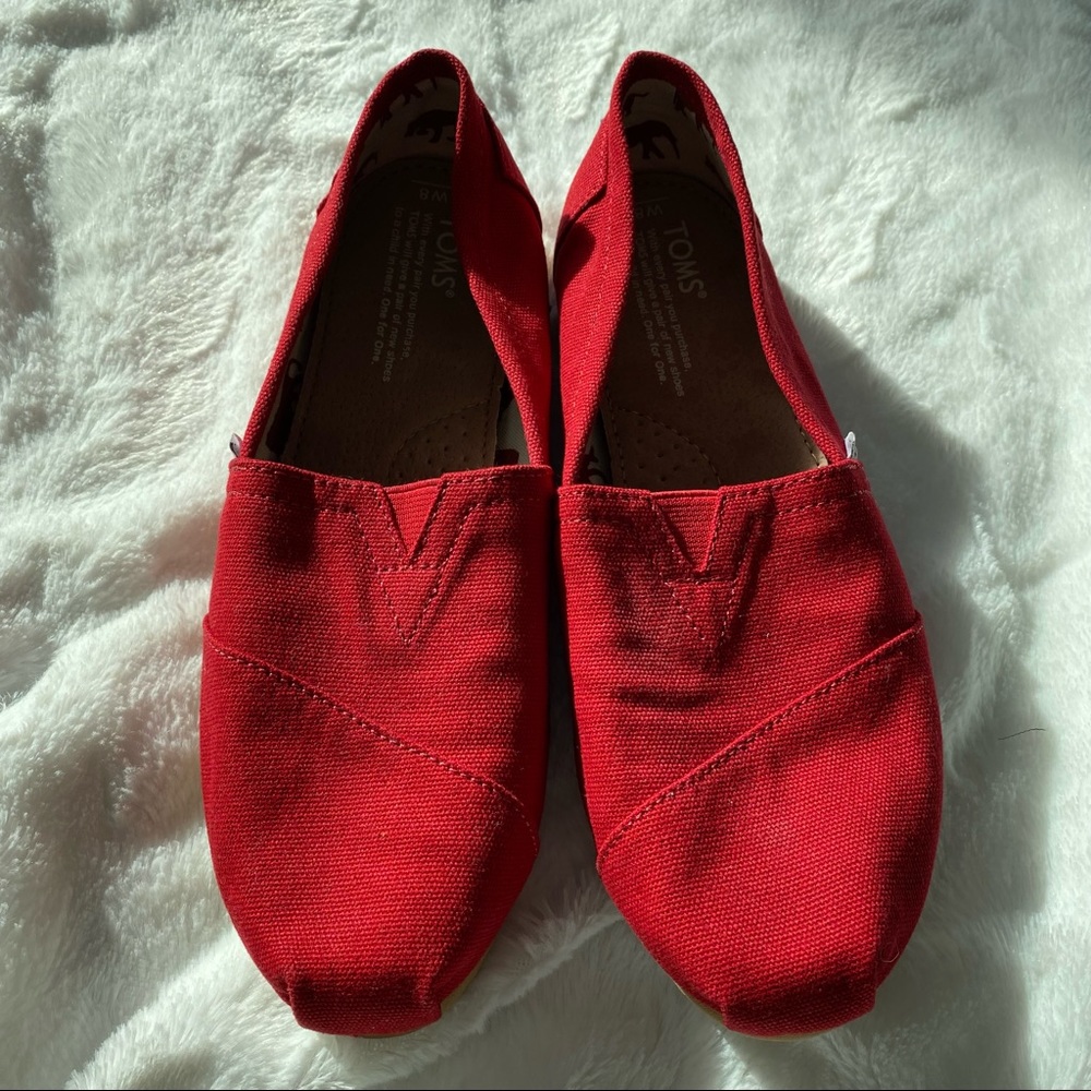 NWOT Toms red canvas shoes - Picture 2 of 16